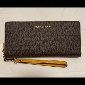 Michael Kors Large Continental Wallet Wristlet Brown and Gold w/ Zipper Jet Set